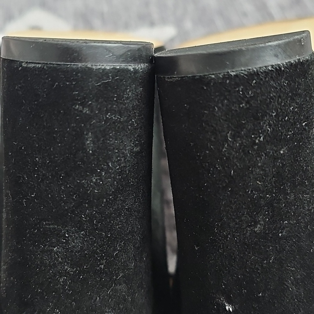 Marc Fisher Suede Heels - Picture 6 of 9